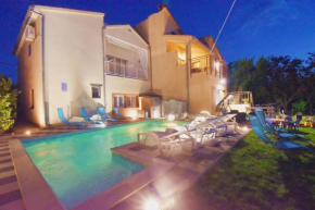 Apartments with a swimming pool Fazana - 11599